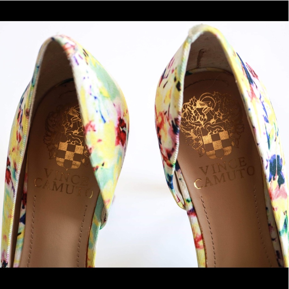 Vince Camuto Floral Heel - Picture 3 of 5